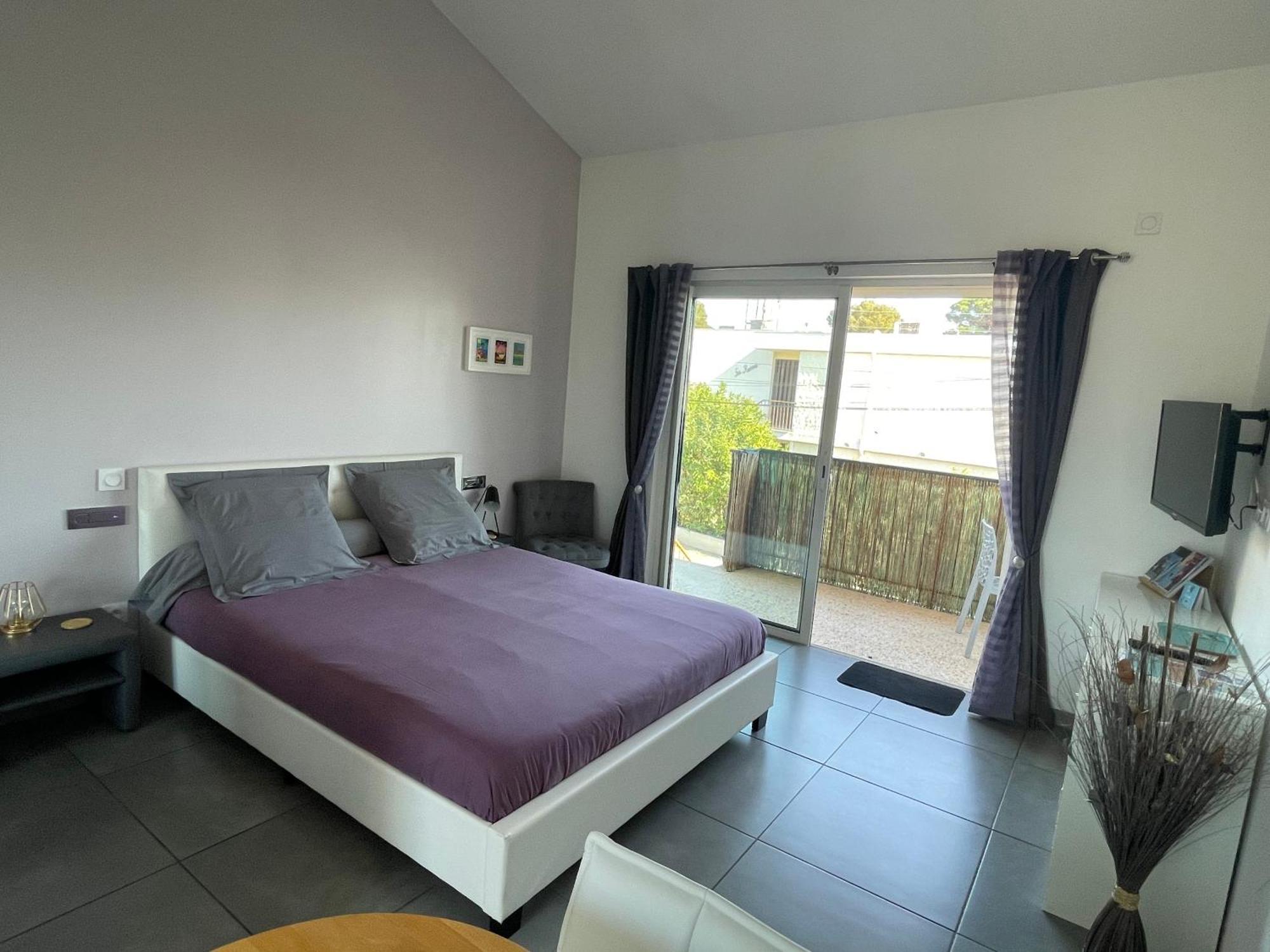 Plage A 400 M Studio Tout Confort Terrasse Clim Parking Hyères Exterior foto