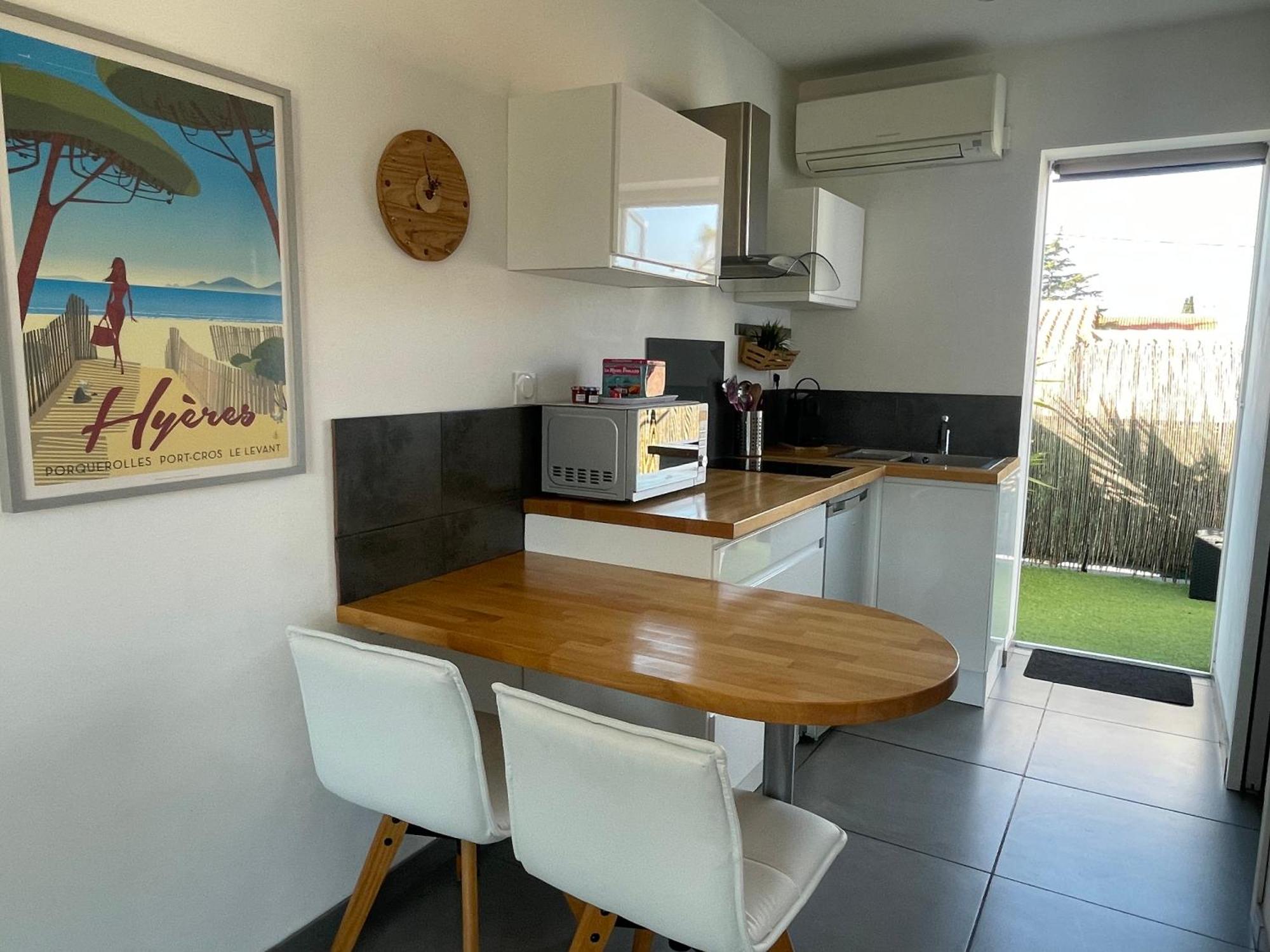 Plage A 400 M Studio Tout Confort Terrasse Clim Parking Hyères Exterior foto